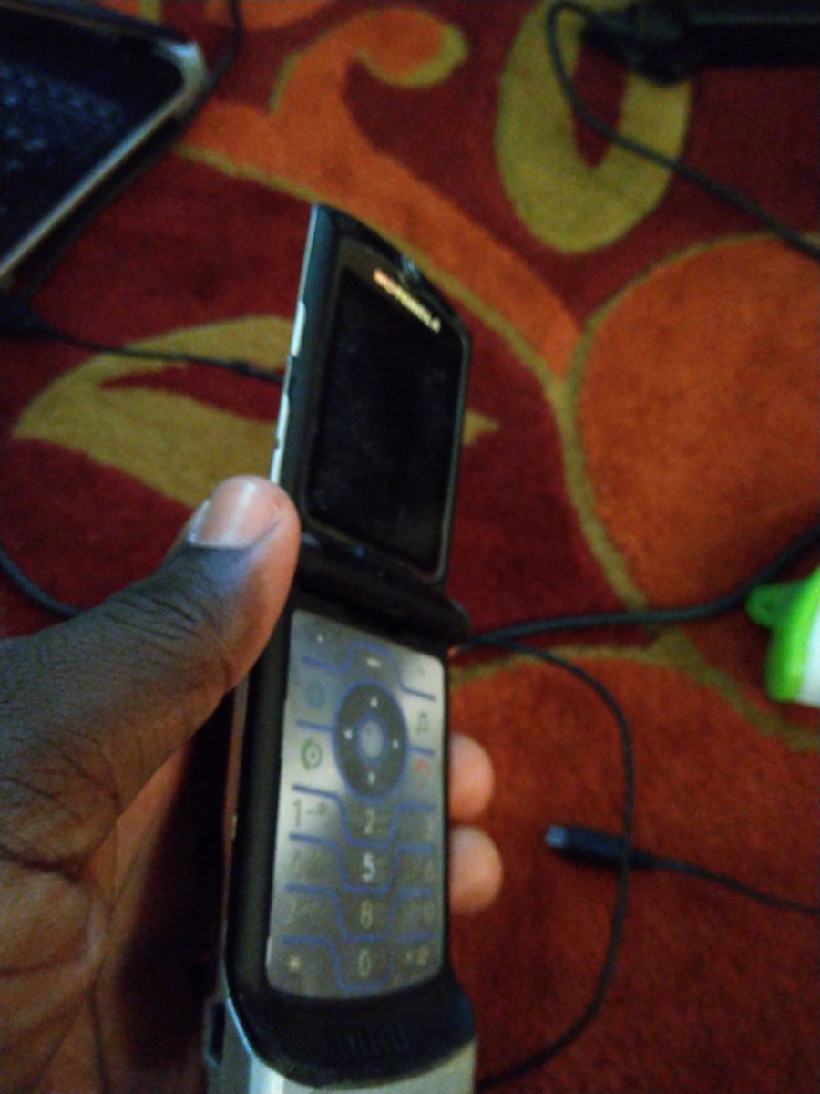 Abdorn09's tweet photo. Prepping the Classic for tomorrow's election.
Can't afford to be s***** and take chances, keeping the big guns home.
Not only ballot box snatchers are going to be out tomorrow.
#HelloMoto
#motorola
#V3i
#Razr https://t.co/o6CYs5alua