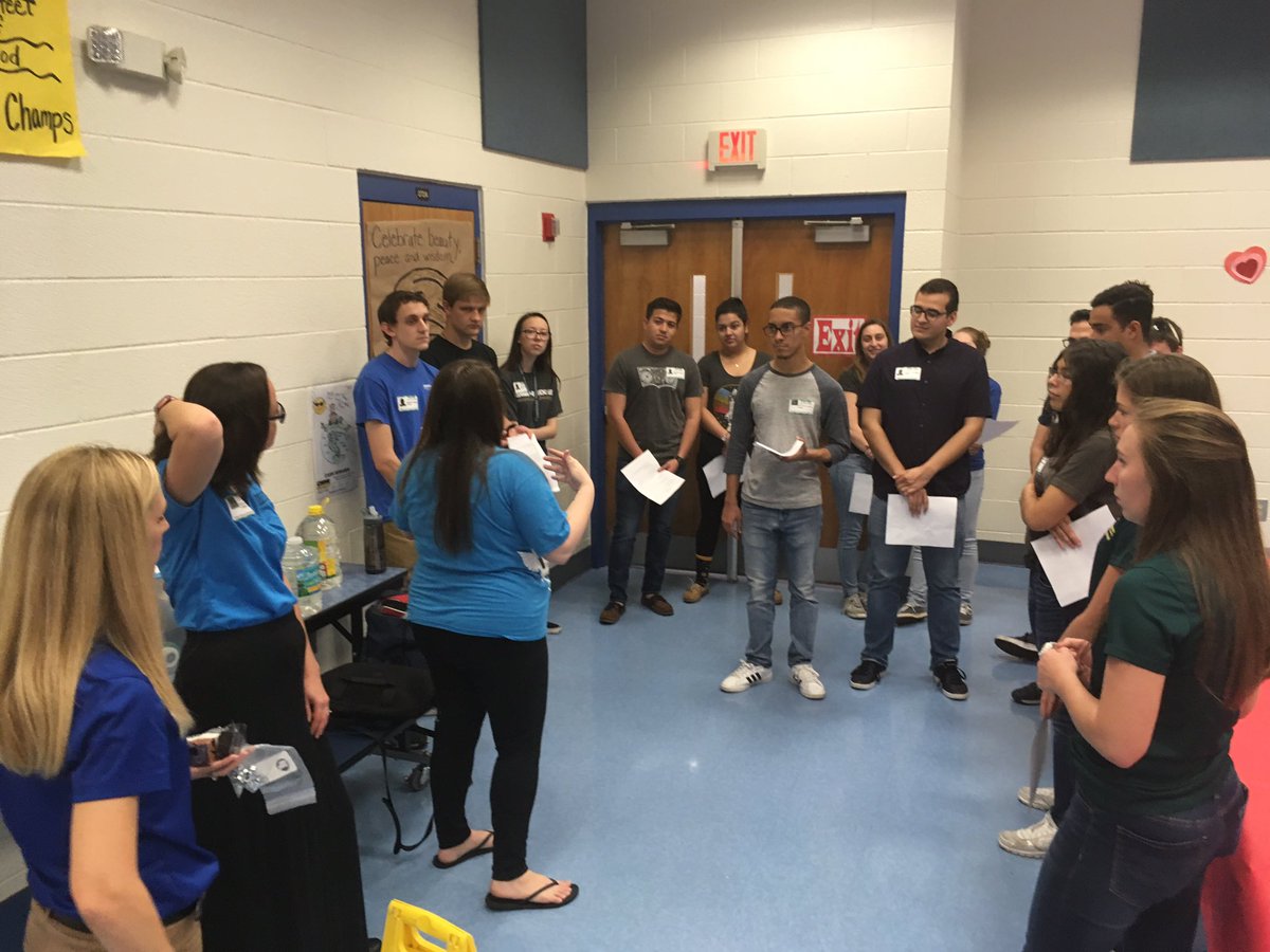 StruskaPaul's tweet photo. So glad to have @EmbryRiddle students here to do #STEMeducation activities! 🐬 #superpod @PTEDolphins #ERAU @erpl_official @swe_embryriddle @eraushpe https://t.co/9V7KkR9Eeq