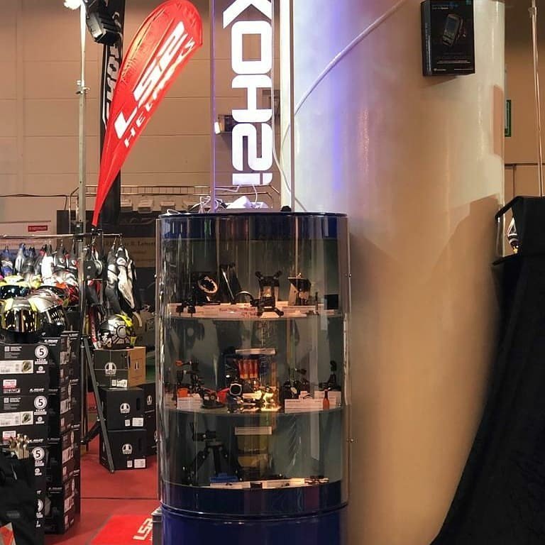 iShoxs's tweet photo. Wir sind mit einer kleinen Auswahl unserer Mounts auf der Messe HMT, der Hamburger Motorrad Tage vertreten. Besucht uns in der Halle B3/Stand 005 bei unserem Händler @a1-moto.de! Euch erwartet unser neuer Smartphone Halter für die Gabelbrücke! 💪🐣
https://t.co/XaFb6Zrfwo https://t.co/kg6dHusBQR
