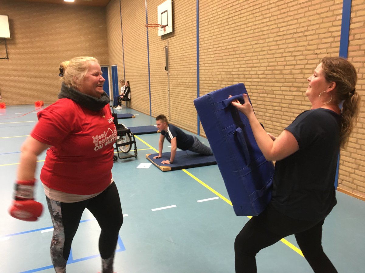 MVonWheels's tweet photo. Het is lastig om na 3 avonden al conclusies te trekken, maar het is al wel duidelijk dat de combinatie van samen bewegen en gezelligheid ertoe heeft geleid dat de lach centraal staat. Mooie inclusieve activiteit en mooie samenwerking!! @sHeerenLoo @careander1 en @StichtingWiel https://t.co/BlyEcfZFtM