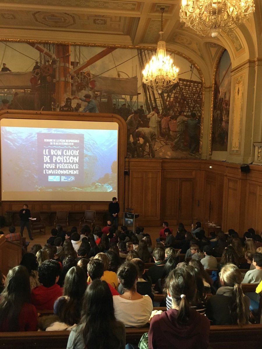 MSCpechedurable's tweet photo. Aujourd'hui à la #MaisondesOcéans à Paris, se tient la conférence «Mon père, ce pêcheur» en partenariat avec @OceanoMonaco. Julien, pêcheur de homard, témoigne auprès de 300 collégiens. #DuBonPoisson #SemainePecheResponsable https://t.co/AeA5WhrDdM