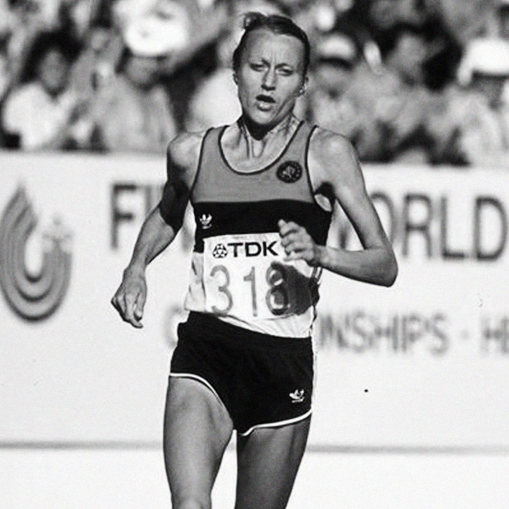 BMTSport_sa's tweet image. Grete Waitz became the first woman in history to run the marathon in under two and a half hours. She won nine New York City Marathons between 1978 and 1988, more than any other runner in history. 
-
#sports #sportstars #legendsofsport #inspiration #motivation #running #marathon