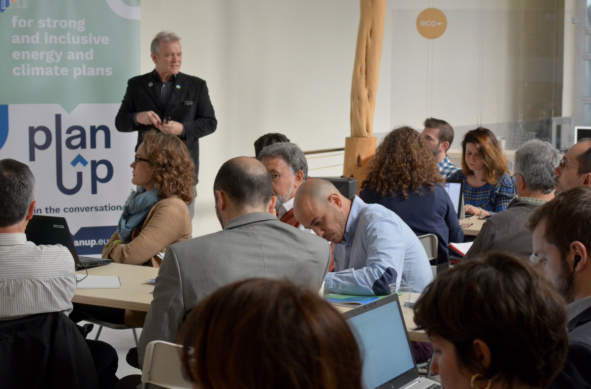 _Plan_Up's tweet photo. #PlanUp_ES: Detailed and  insightful presentation from @dhowellseo, @SEO_BirdLife, about #environmental #governance in #Spain &amp; the role of civil society in the 🇪🇸 #EUNECP 🗣️✍️🤝#Participation #Transparency #Accountability #PNIEC #LIFEPlanUp https://t.co/6sA7VkURSV