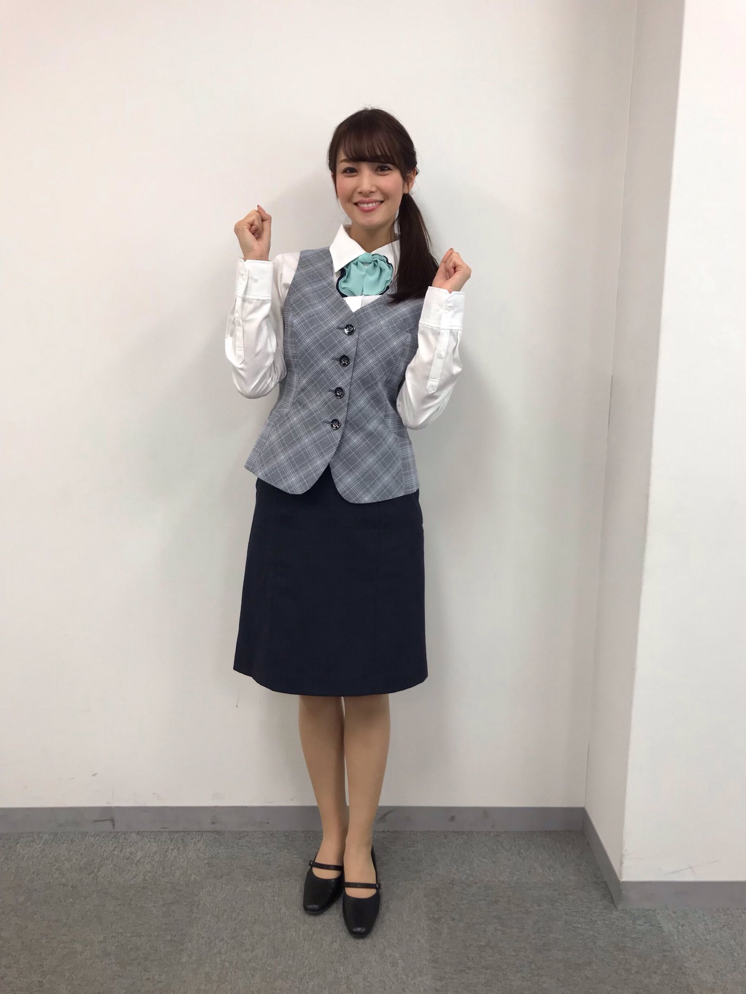 Twitter 上的 鷲見 玲奈 すみれいな 以前緊張したお仕事 と話していたものは こちらでした なんとドラマ よつば銀行 原島浩美がモノ申す に銀行員役として少しだけ出演させて頂いたのです 来週月曜日 夜10時放送です また 撮影の様子はパパパパラビ 28日深夜2