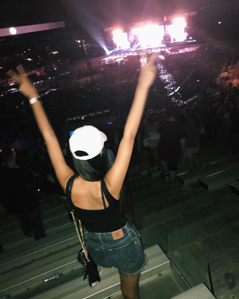 rae_ginez's tweet photo. Rapture 2019 https://t.co/HJnaD7GBng