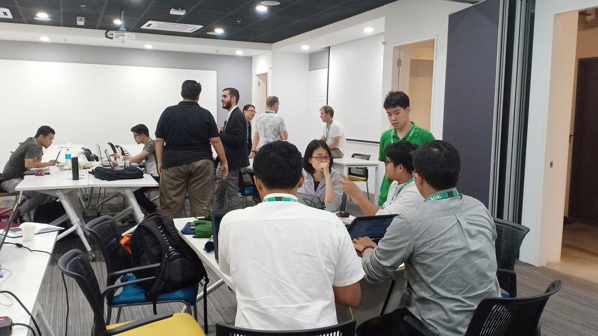 pjlucanas's tweet photo. So inspired with these people working to find new solutions in the oil and gas industry. #earthhack #eage #hackathon #machinelearning #geoscience https://t.co/YiQBXwgGls