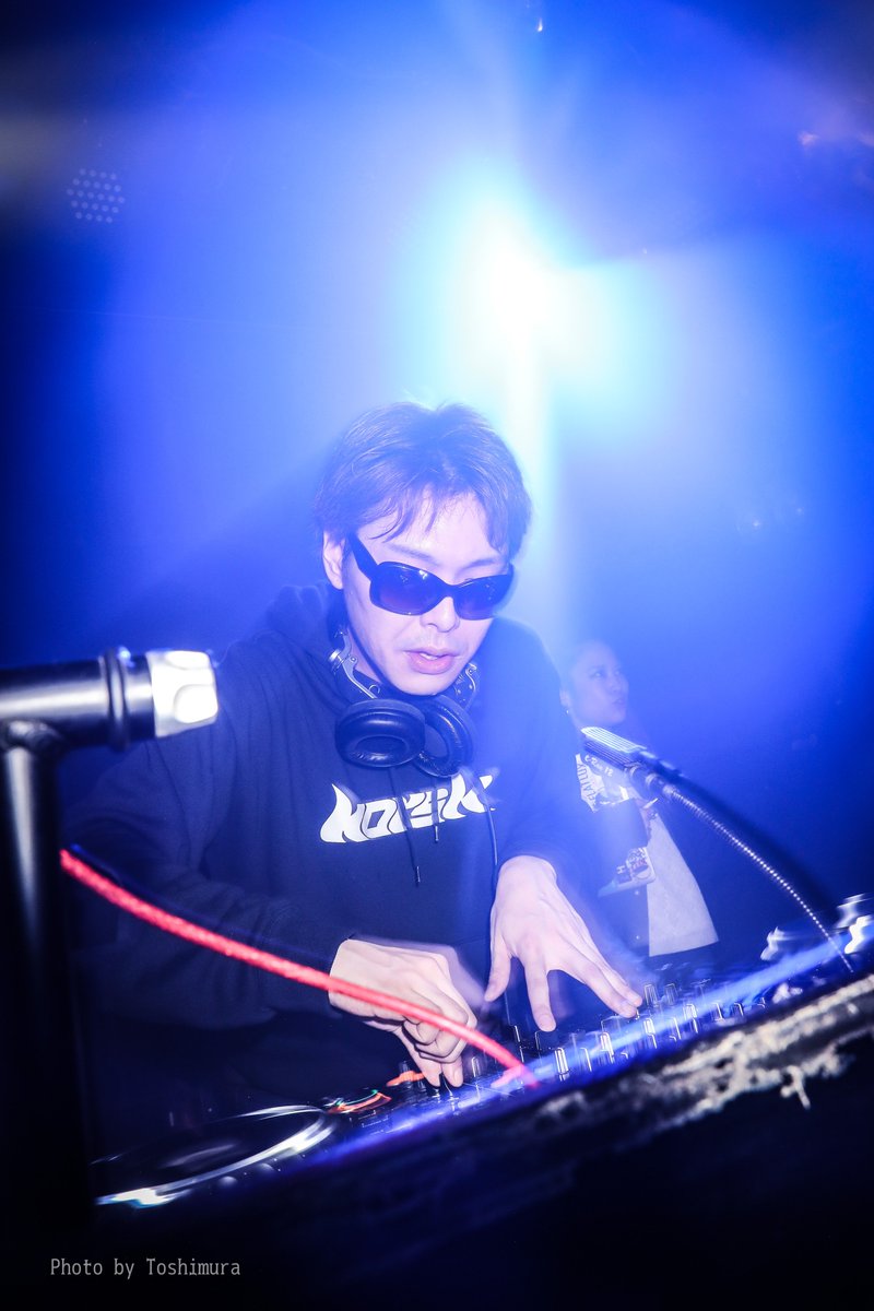 toshimu_rar's tweet photo. 20190210 #Epitaph2 @渋谷LOUNGE NEO & Glad
もちろん日本ローカルのDJもすごかった!
BenのDJを受けてのkors kさんはハードコア!
Jun Kamodaさんのテクノ!
グローバルとローカルが調和する時間。
NEOのラストはB2Bタイム。
この時の雰囲気超ハッピーだった...!
https://t.co/claKdkiyV8 https://t.co/8yA9npuEbQ