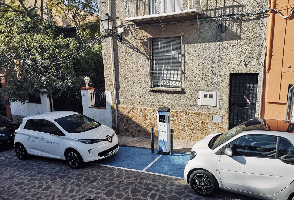 ovans_es's tweet photo. ⏳A punto de poner en marcha el primer #puntoderecarga #público y #gratuito para #vehiculoselectricos dentro de un #parquenatural, el de la #SierraCalderona, de la mano de @AjuntamentSerra y @GVAivace 👏🏽🔋🔌 #MovilidadSostenible #Serra @AVVEinfo @AsociacionAUVE @GVAparcs https://t.co/Wb1KpcrhQA