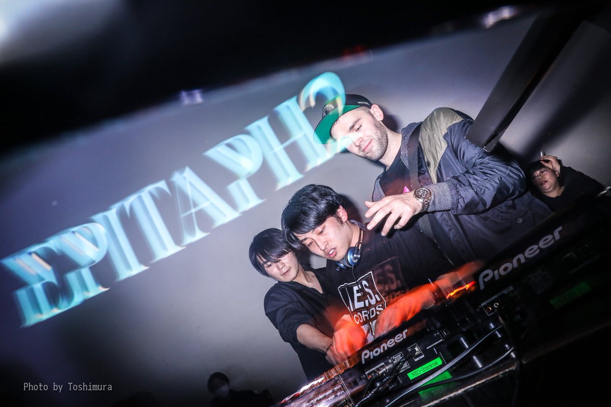 toshimu_rar's tweet photo. 20190210 #Epitaph2 @渋谷LOUNGE NEO & Glad
もちろん日本ローカルのDJもすごかった!
BenのDJを受けてのkors kさんはハードコア!
Jun Kamodaさんのテクノ!
グローバルとローカルが調和する時間。
NEOのラストはB2Bタイム。
この時の雰囲気超ハッピーだった...!
https://t.co/claKdkiyV8 https://t.co/8yA9npuEbQ