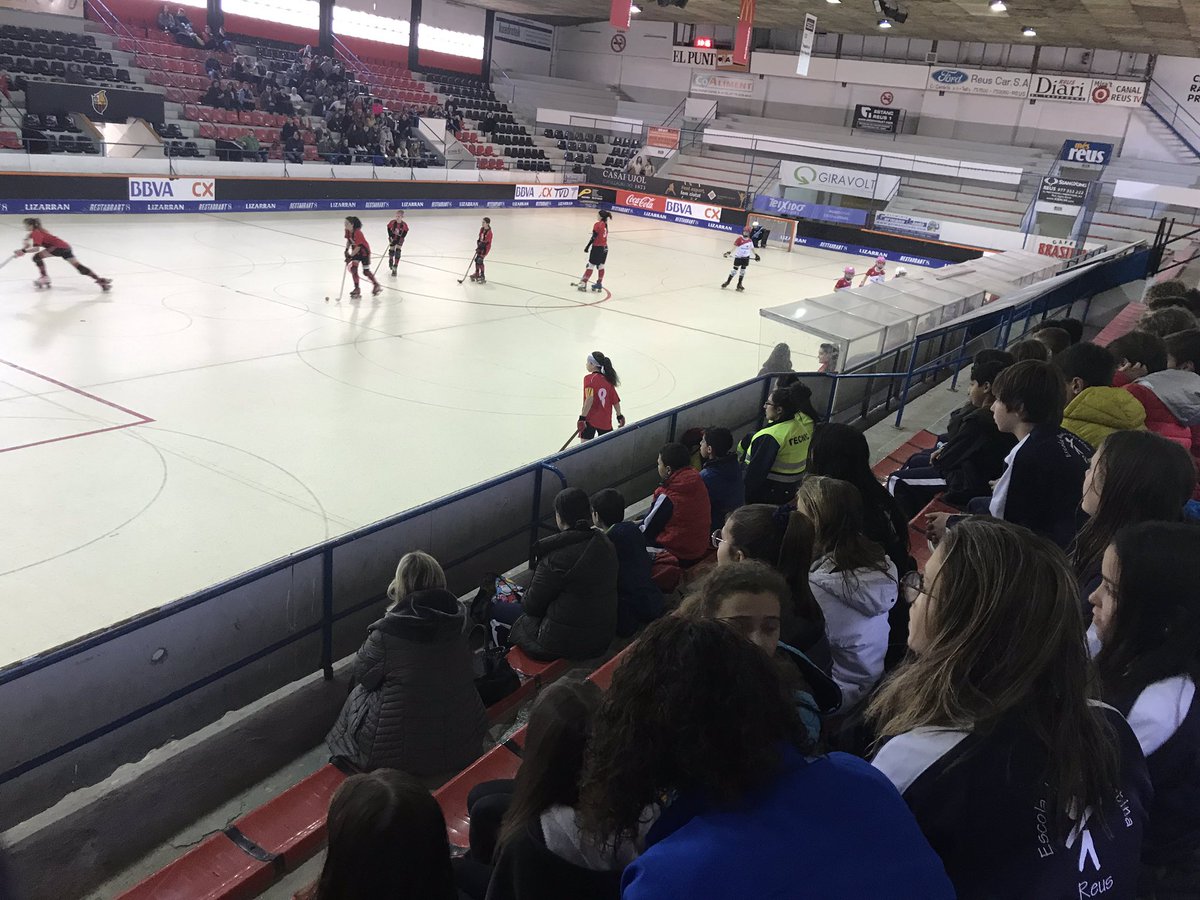 EMC_Reus's tweet photo. Nosaltres no faltem mai a les cites importants!
La classe de 6è assisteix de públic al @ReusDeportiu per veure la #MiniCopaOKM i la #MiniCopaOKF
@reus_cat @FedPatinaje @FCPatinatge @ricardnotario #CopaOK #COPAOKF https://t.co/gMAsGDTRLl