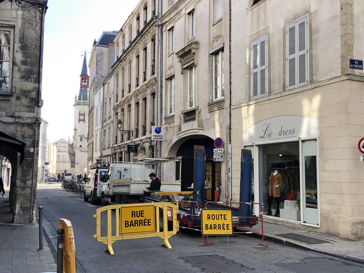 larochelle17000's tweet photo. Jusqu’au 1er Mars 2019, la rue Dupaty et les rues autour de la mairie de La Rochelle inaccessibles #larochelle #ruedupaty https://t.co/gisstJT2W9