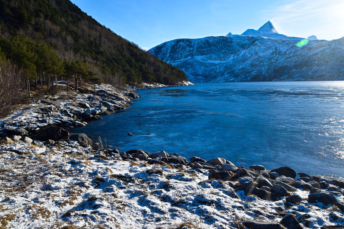 TursidenNO's tweet photo. Winter landscape from Mørkvedbukta and Åseli in Bodø municipality in Northern Norway, on a nice sunny winter day in February #bodø #norway #nature #hiking https://t.co/Y8xUQoCGYX