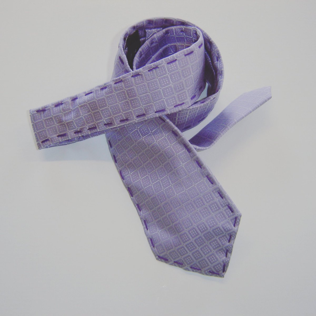 effedivi's tweet photo. Special edition tie!
#cravatta #cravattapersonalizzata #seta #viola #madeinitaly #pattern #tie #customizedtie #silk #jacquardwoven #lilac #purple #companytie #impuntura #madeincomo #businessoutfit #menswear #mensfashion #modauomo #instadaily #instafashion #галстук #22febbraio https://t.co/6302SMPHk2