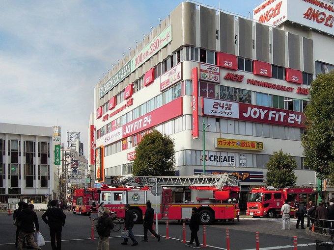 火事 埼玉県蕨市塚越１丁目 京浜東北線蕨駅東口のビルで起きた大きな火災 ようやく鎮火するも通行止め まとめダネ