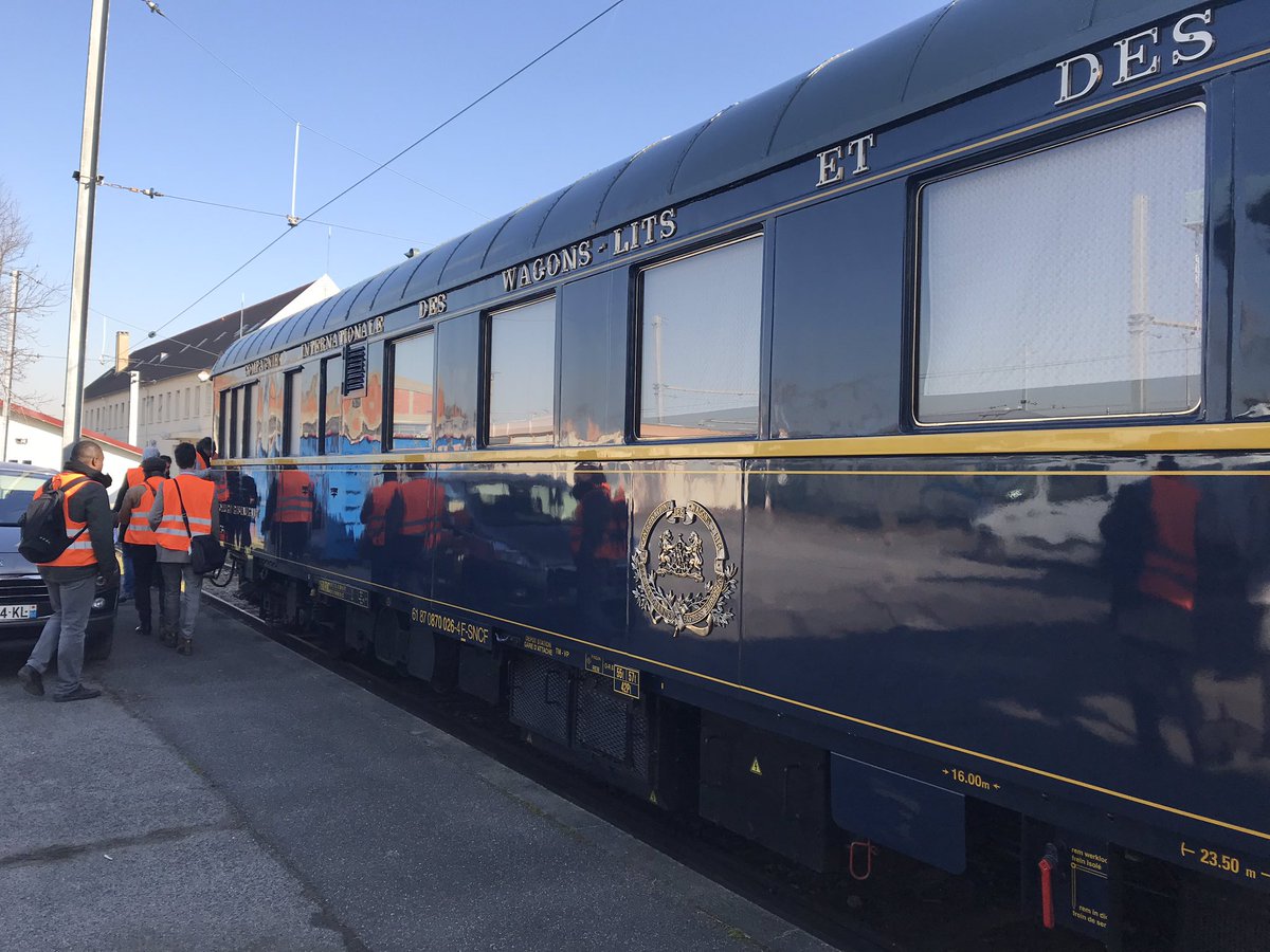 martinabangert's tweet photo. Rencontre presse - visite de l’#Orientexpress autour du passionnant docu « Orient-Express, le voyage d’une légende » (diff sur @ARTEfr le 16/3 à 20h50) avec le real Louis Pascal Couvelaire et l’historien Arthur Mettetal https://t.co/93VQc80uMR
