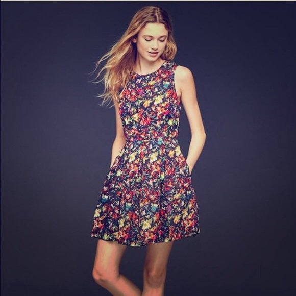 Kmic2006's tweet photo. So good I had to share! Check out all the items I'm loving on @Poshmarkapp #poshmark #fashion #style #shopmycloset #gap #anthropologie #mittoshop: https://t.co/5I0L8QSP9w https://t.co/zuOzkatDRb