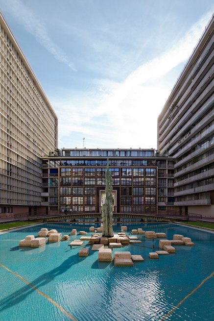 Pierre_Auberger's tweet photo. Ces bâtiments situés à moins d’une heure de #Paris sont de véritables pépites architecturales ! Signés par Ricardo Bofill, Le Corbusier ou encore Gérard Grandval, ils vont vous en mettre plein les yeux 🤩 

▶️https://t.co/JSLYGvlOaf v/@ADmagazinefr https://t.co/bXkyoyILxx