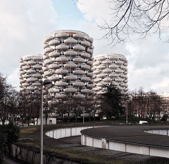 Pierre_Auberger's tweet photo. Ces bâtiments situés à moins d’une heure de #Paris sont de véritables pépites architecturales ! Signés par Ricardo Bofill, Le Corbusier ou encore Gérard Grandval, ils vont vous en mettre plein les yeux 🤩 

▶️https://t.co/JSLYGvlOaf v/@ADmagazinefr https://t.co/bXkyoyILxx