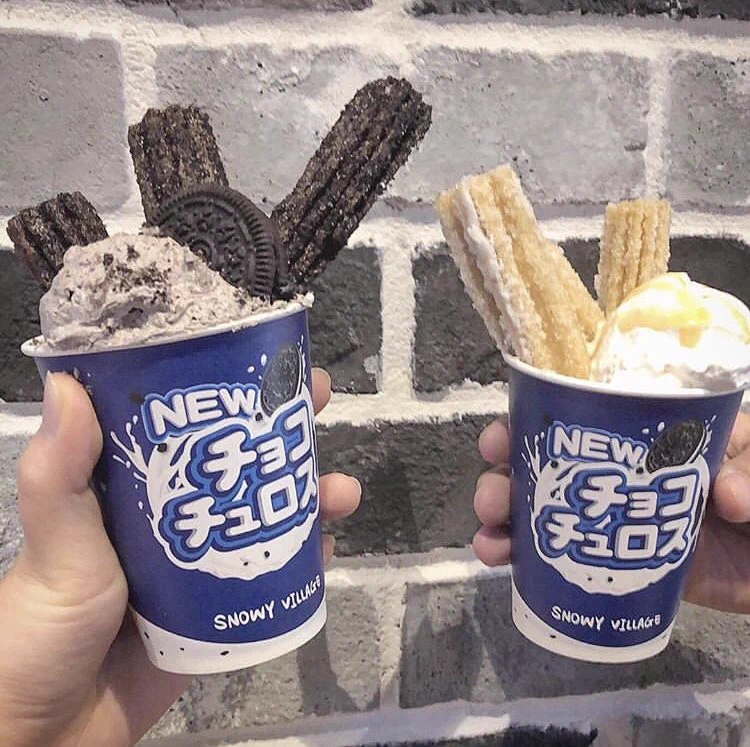 原宿にある「スノーウィビレッジ」！「キャラメルチュロス」がクリームたっぷりでおいしそう！