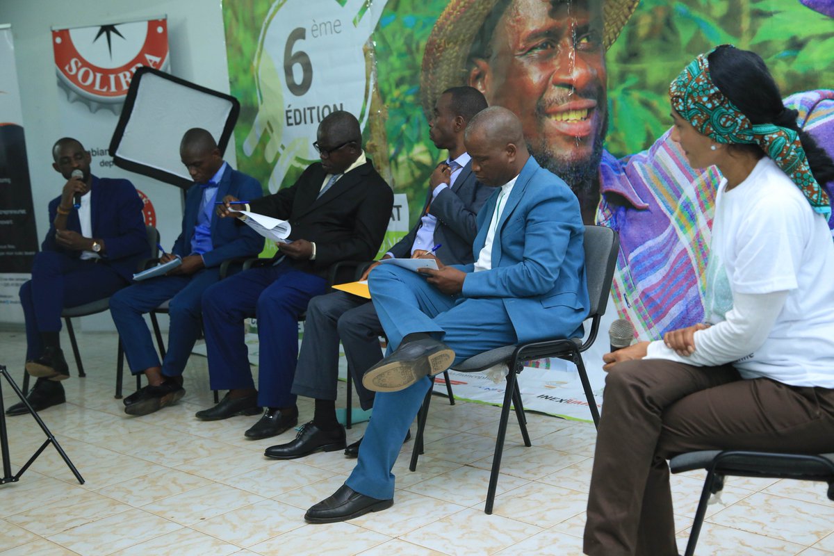 Daniloking2013's tweet photo. Panel des élus 
Les mairies des commune de Man et de Danané ont été invité à partager leur politiques du territoire pour réussir la la sécurité et la souveraineté alimentaire face aux enjeux du changement climatique.
#Fepro2019 #1000Agripreneurs #Agriculture https://t.co/6i71lK0g1C