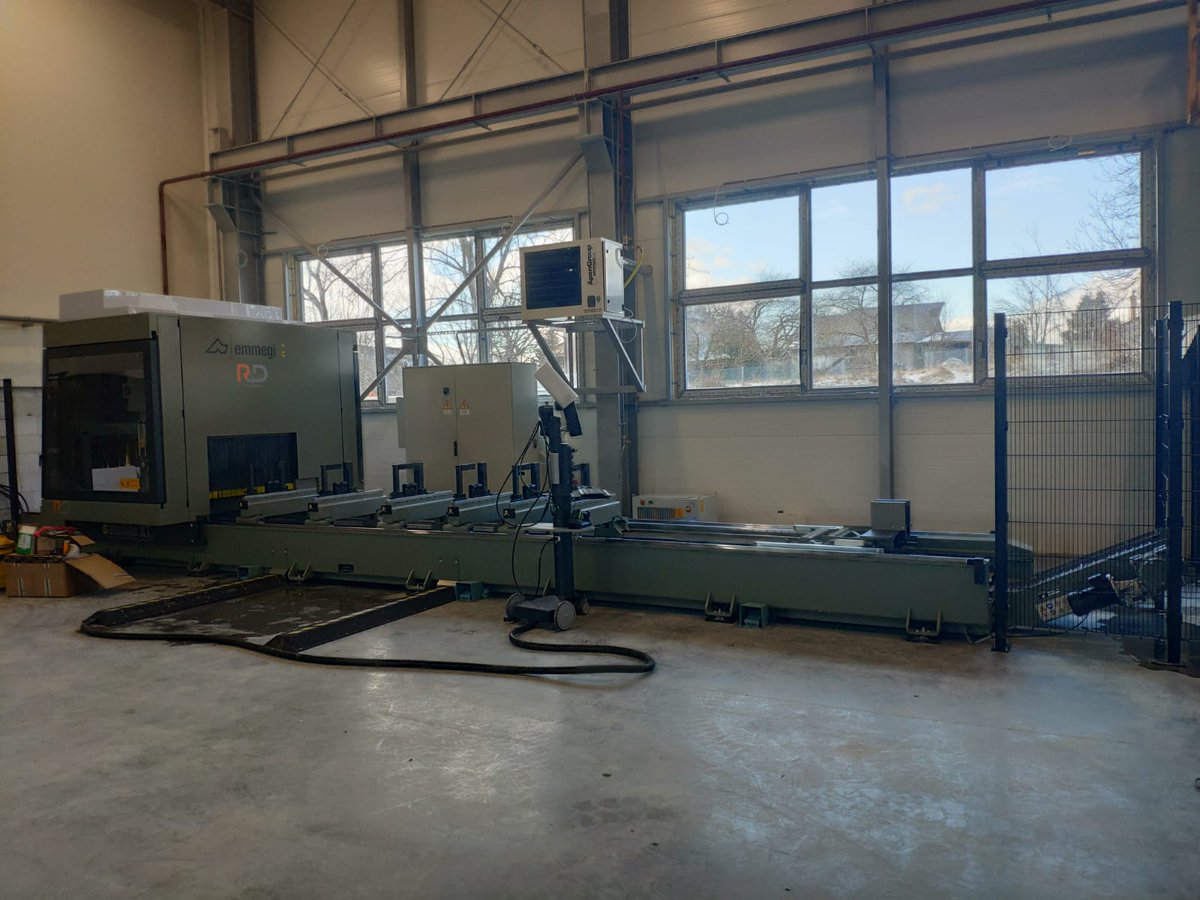 ReconalLtd's tweet photo. The newest addition to our brand new production hall! 
Emmegi Satelite XT is 5-axis CNC machining centre with moving gantry structure, used for milling, drilling, thread cutting and cutting on bars or large workpieces of aluminium, PVC, light alloys and steel. 
#addition #CNC https://t.co/oB87msgnKk