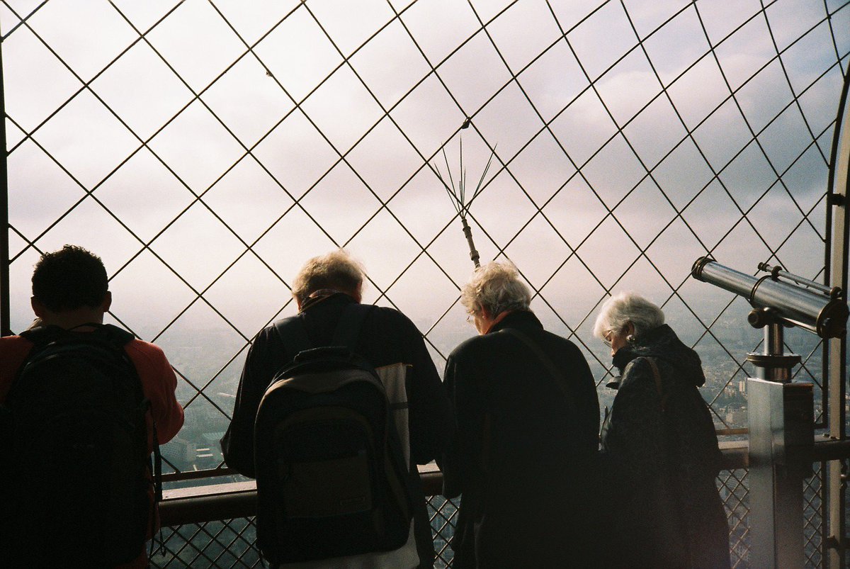 Calum_Smail's tweet photo. Pedestal #Paris #Lomo #Lomography #film https://t.co/InqT2XeLZI