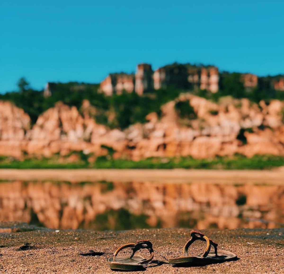 ZimBho_Official's tweet photo. You do not have to miss out on the awesomeness of your motherland in #GonarezhouNationalPark because of high costs, take off on an adventure camping trip at #ChipindaPools & create memories to last a life time!
#TravelLocal #PlanAhead #KnowYourZimbabwe #VisitZimbabwe https://t.co/Zpn4LcL7TZ