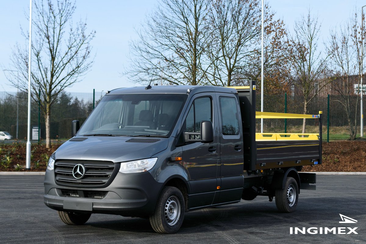 IngimexLtd's tweet photo. Not often we get to send out quite such a good looking vehicle.
And the Sprinter automatic gearbox is a pleasure to drive around the yard too!
Our tipper body with access kits, fall rails and beautiful cab-coloured sideboards. https://t.co/nIxcMebzJv