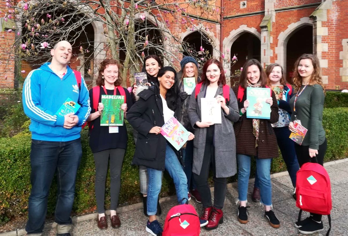 QUBWPU's tweet photo. Today our Reading Together mentors received their @wearemadlug bags: full of resources and possibilities. They also received the book that impacted them as a young person courtesy of @WHSmith to share with their young mentee 📚🎒 @KWinterQUB #LoveQUB #QUBRT https://t.co/xGsdZtPXgy