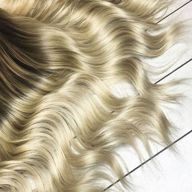 CobellaSalons's tweet image. Dreamy root melt. NAILED IT. @14rhian08 @cobellasalon styled by @jemima__bradley #rootsmudge #rootmelt #rootstretch #rootshadow #wellahair ift.tt/2NlYPsV