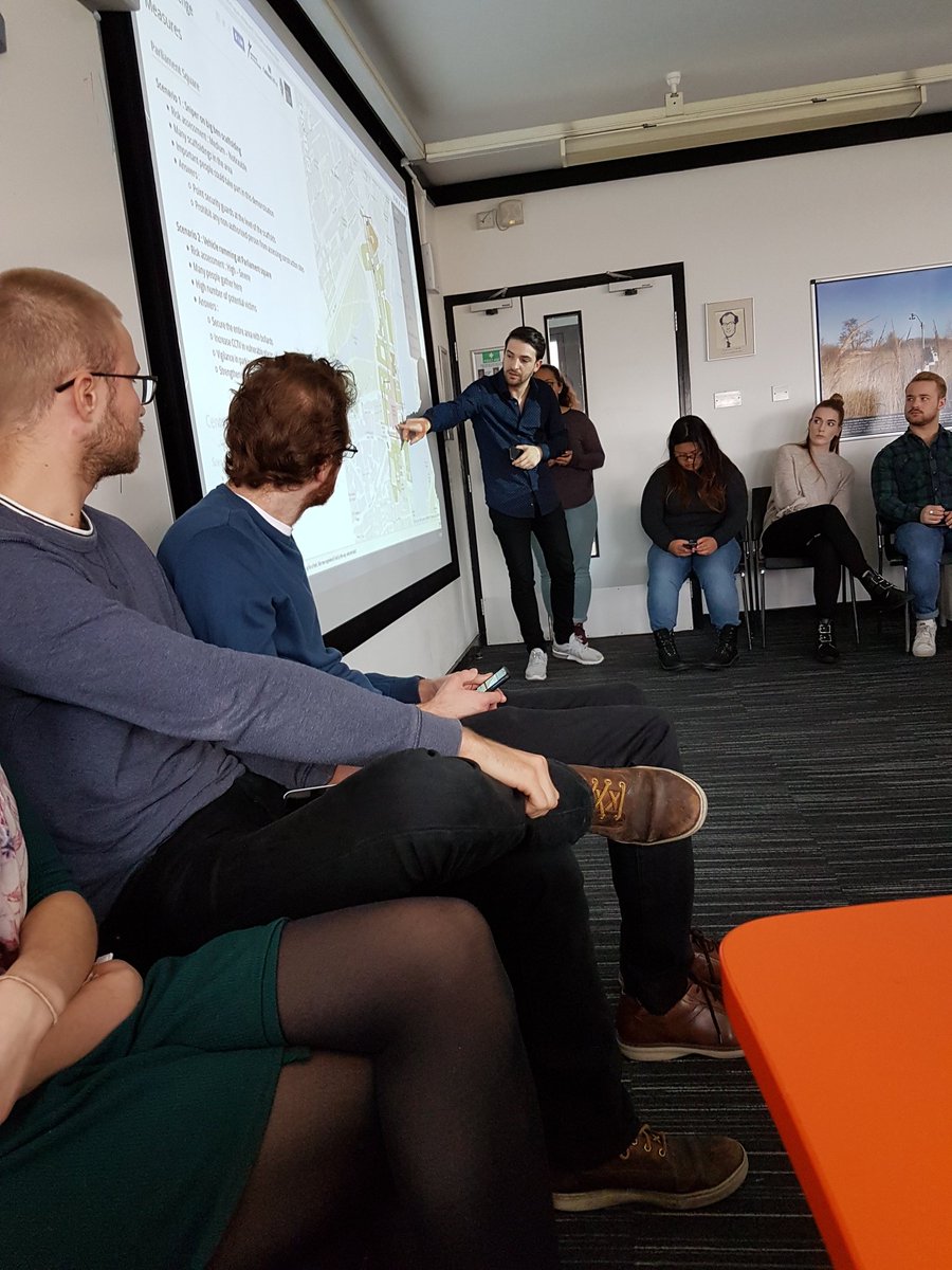 WGeomatique's tweet photo. Our students present their works ! #2ndreferendummappingworkshop  #brexitchallenge https://t.co/MONUx3kM8M