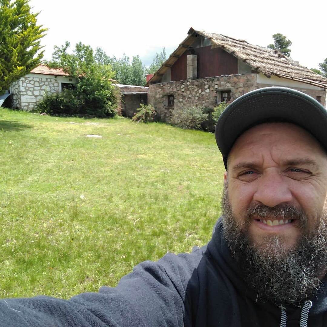 “Patch Adams” una colonia de Descanso en las sierras de cordoba, para albergar a niños en el inicio de su tratamiento en la lucha contra el Cáncer. Mejorar su calidad de vida mediante tratamientos de relajación. 
Necesitamos $350 mil para refacciones y mano de obra. 🥺 RT!