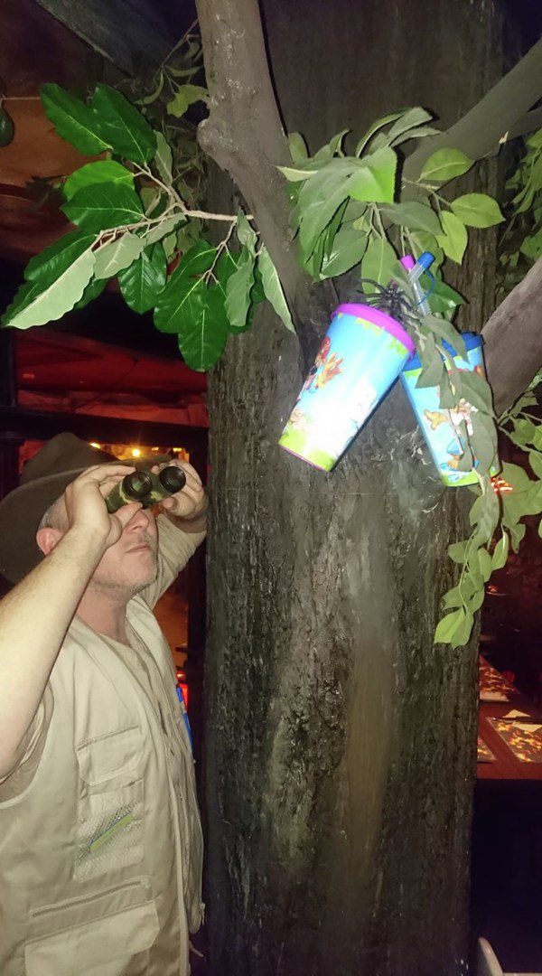 Werken in een Center Parcs park betekent werken in de natuur. Zo vond onze eigen Cole een minder genodigde gast in de jungle van Fuego.🕷🙀