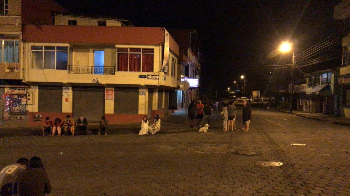Se registra potente terremoto de magnitud 7,7 en Ecuador