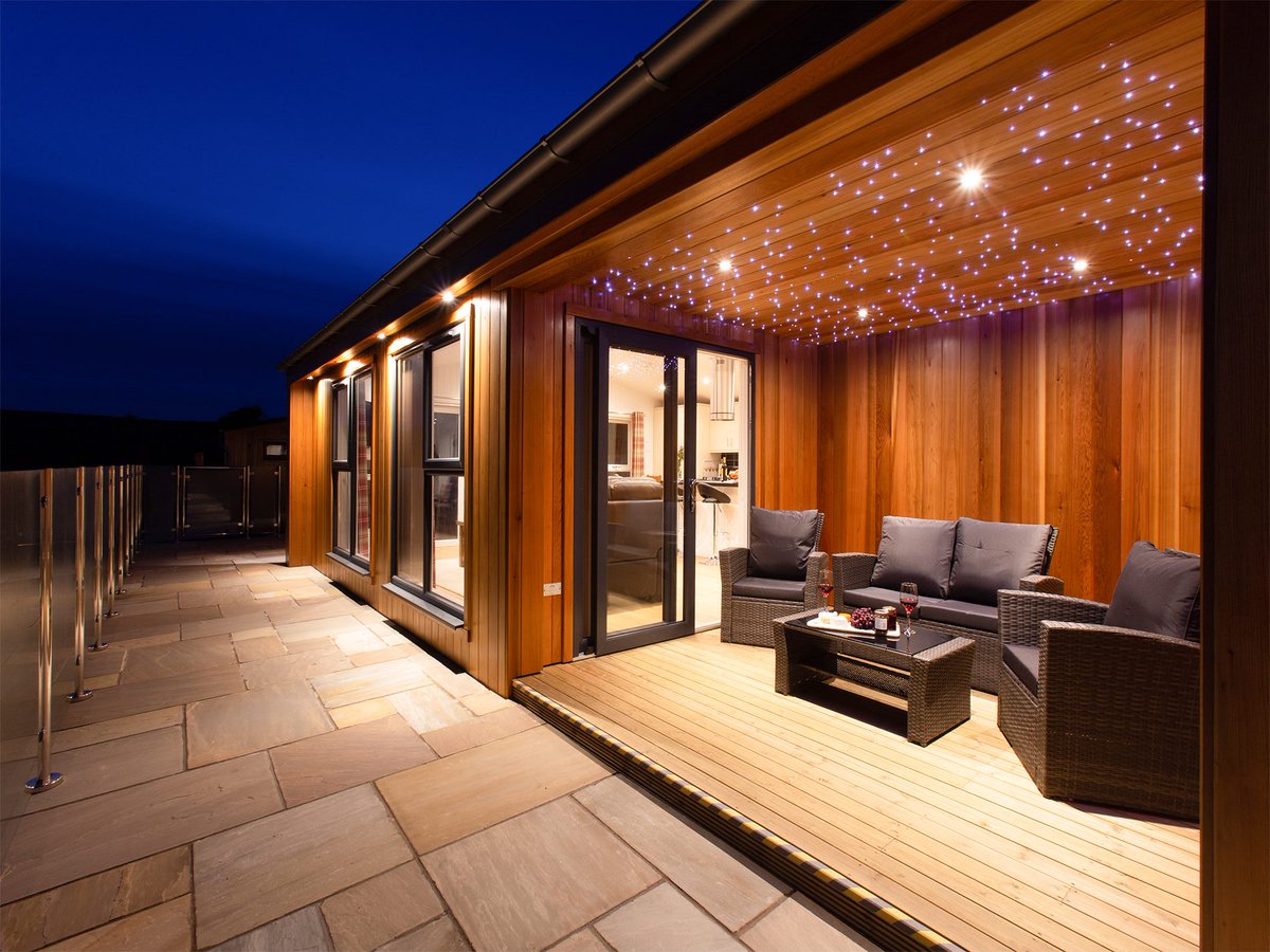 TheLittleDomain's tweet image. Rascarrel Bay Platinum 4 🏡bit.ly/2GXOEtG

This fabulous detached, spacious lodge is the perfect place for a romantic retreat. Relax in the private hot tub and enjoy the wonderful coastal views or take a stroll on the private rocky beach.

Sounds dreamy, right? 😍