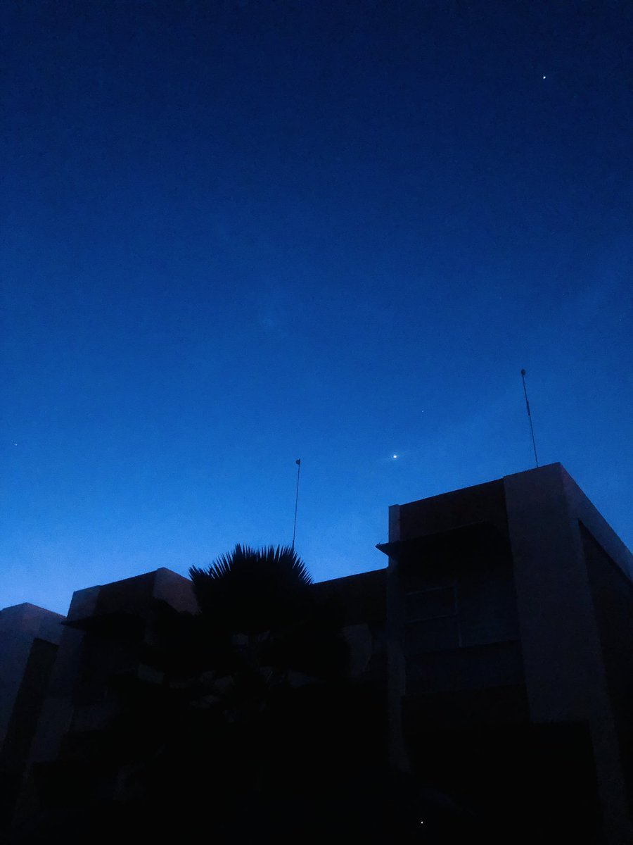 Picoaz's tweet photo. El lindo amanecer de mi Portoviejo https://t.co/qf76ZIoZj3
