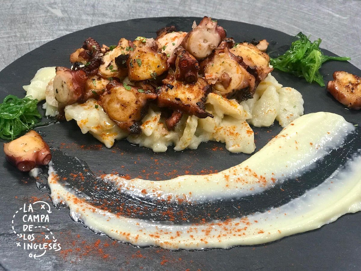🐙 ¿Te comerías ahora mismo este delicioso pulpo a la plancha con patata rota y pimentón? 😉 ¡No lo niegues! 😋 #restaurantes #jatetxeak #Bilbao #SanMames