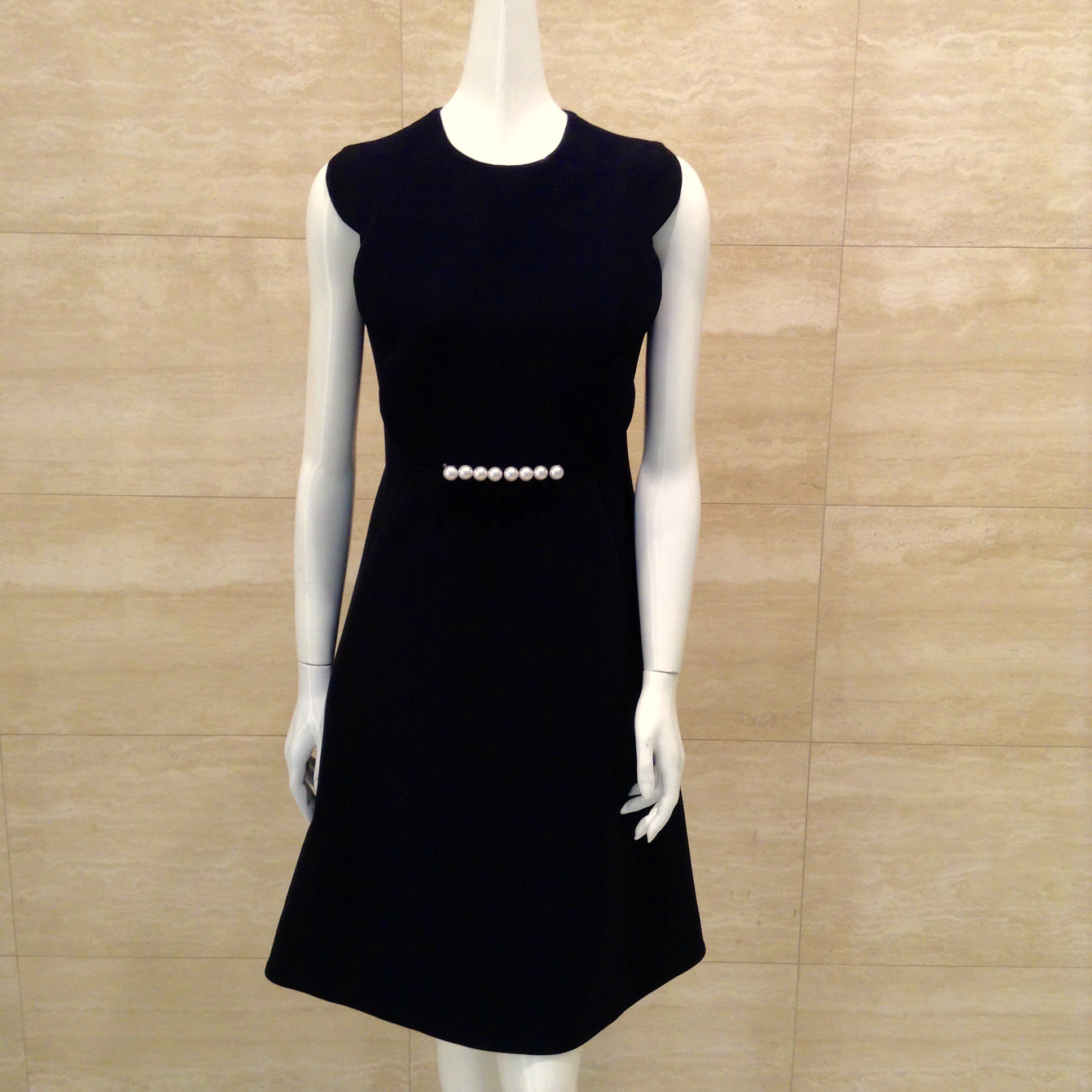 バーニーズ ニューヨーク 福岡店より ヨーコチャン ではスカラップシリーズやパールシリーズ等 セレモニーやフォーマルな行事が多いこの時期にぴったりなアイテムを沢山ご用意しています ぜひ店頭でご覧ください Yokochan Dress ヨーコチャン