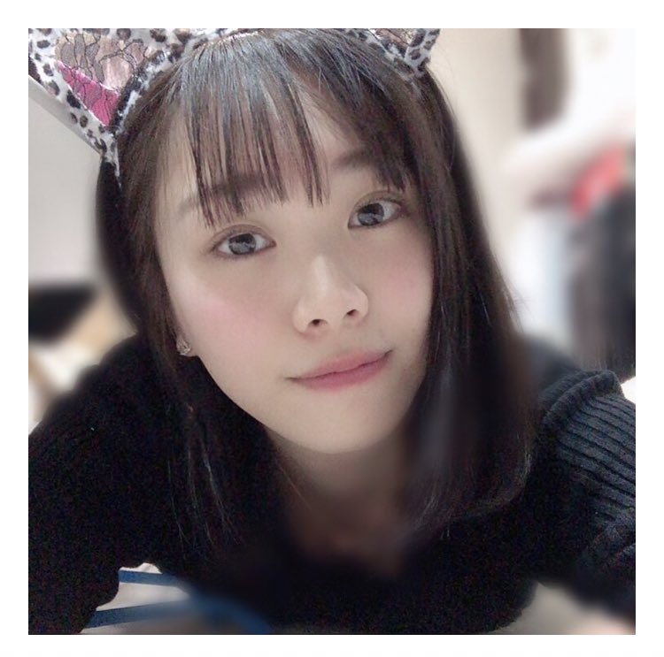 #猫の日

残り1時間を切ったところで
今日みた写真の中で一番可愛い猫の写真みつけてしまって頭抱えてる

これうちのメンバーなんですけど
裸眼(ガチ)すっぴんで
本当に本当に元から可愛いんですよ、本物の原石なんです

よかったらこの子観にライブ来てください来てください()

🐈