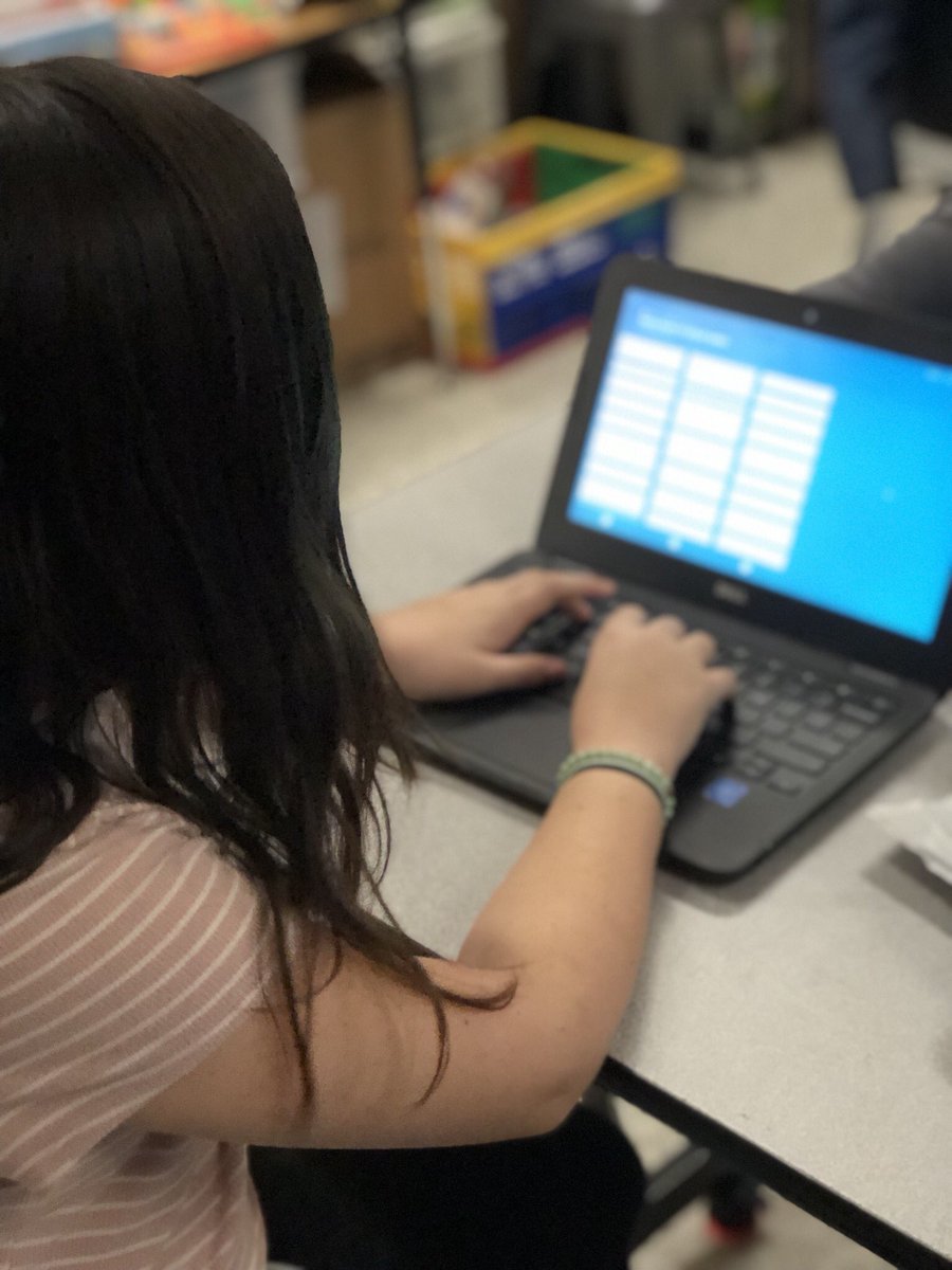 TechWithMatt's tweet photo. Fun morning in #4thGrade #STEAM class with @Dumbarton_STEAM Ss used @padlet to brainstorm ideas for our student made garden at #DumbartonES They started exploring @OfficialCricut on #iPads to get the planning started! #LifeReady #HLP #Gardens #ESinnovate #tedu510 @Henrico_Steam https://t.co/YVhz8RtVX9