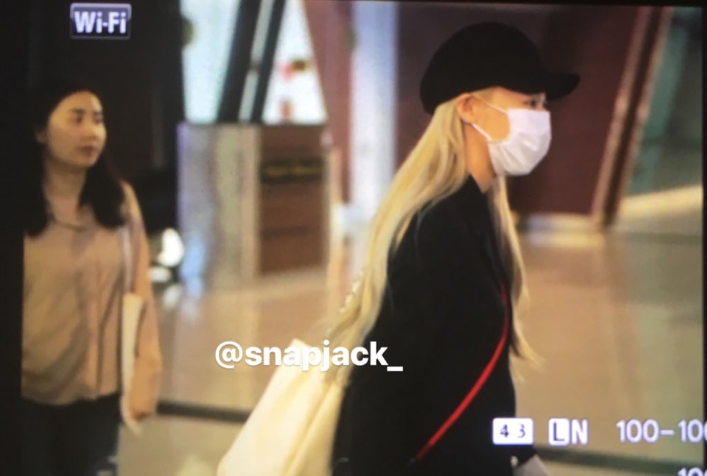 snapjack_'s tweet photo. [PREVIEW] #MOONBYUL #MAMAMOO arriving at Soekarno Hatta International Airport #CGK 220219 @RBW_MAMAMOO https://t.co/XVS6GbhsYf