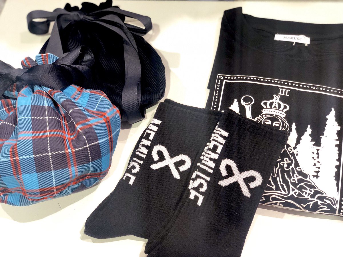 wall_harajuku's tweet photo. ✔️MEMUSE 19SS

いよいよ明日23日からMEMUSEお渡しスタートです！
MEMUSE春夏のコレクションピースと巾着の即売も行います🎀
ネイビーの巾着は初めてのお取り扱い！
肩にもかけられる巾着は毎回大人気のアイテムですのでお早めにどうぞ！ https://t.co/qdbnnxykWC