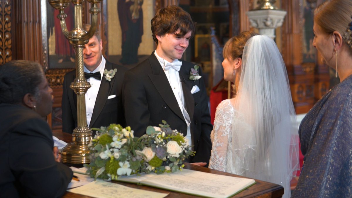 Love watching back <a href="/halfmoonwedding/">James Travis</a> footage and catching these sneaking glances between our beautiful brides and grooms!