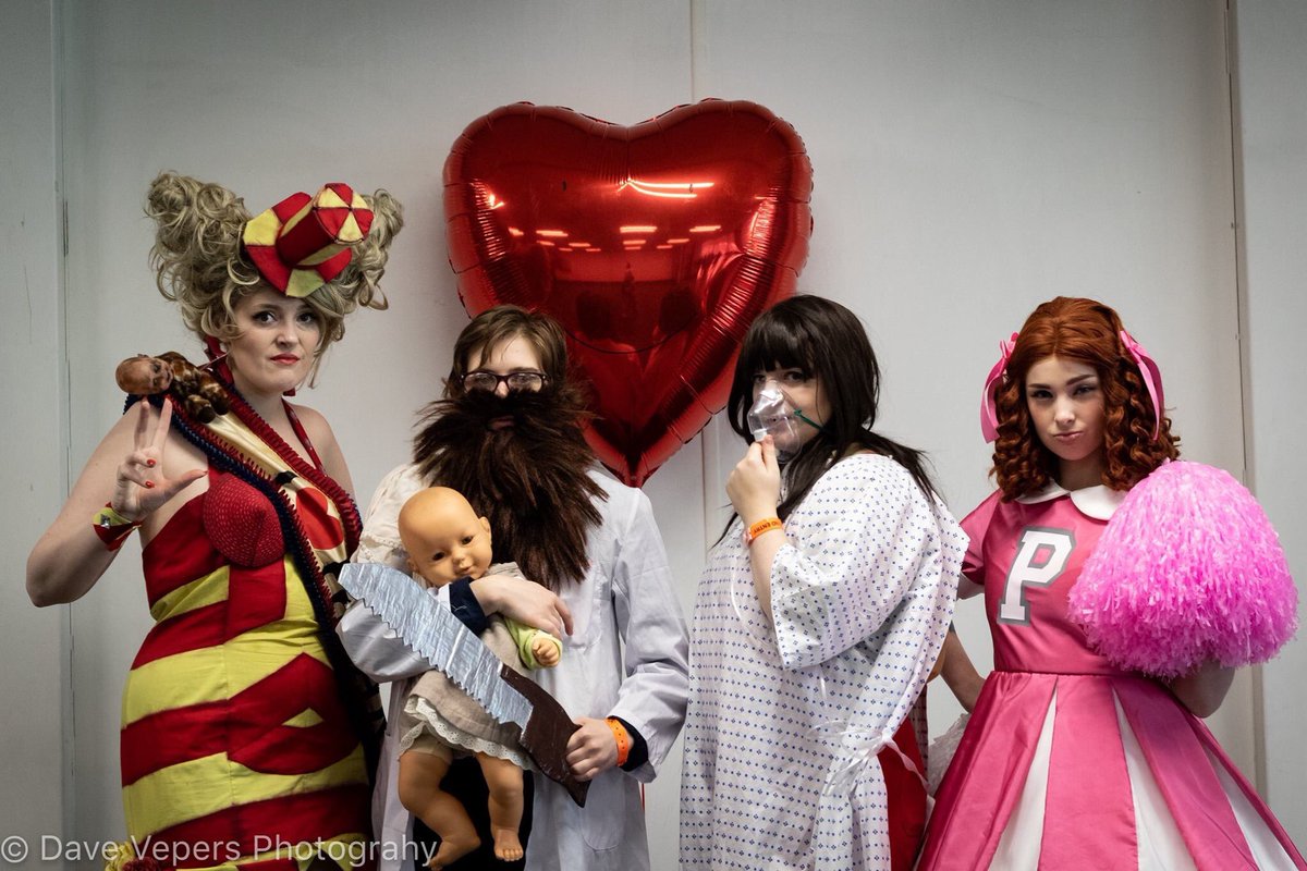 aCatCalledNeko's tweet photo. #Esme does not like children... having fun with the fantastic Catastrophe Cosplay @disaster_trash(insta) duo at @MCMComicCon last November. Photos by @dave_vepers_photography(insta) #soue #aseriesofunfortunateevents https://t.co/HYksn382cY