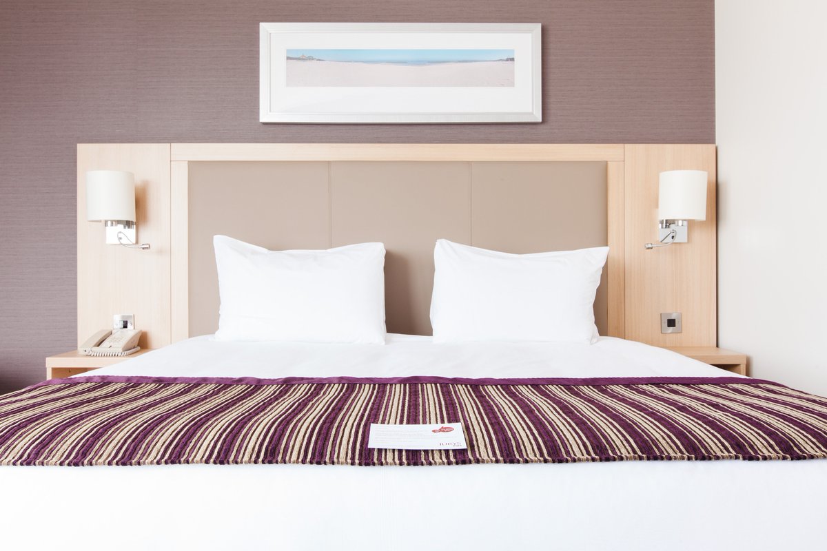 leohotelsukire's tweet image. Who's got that Friday feeling? If you're not quite there yet, maybe this will help! RT, follow us &amp;amp; tag a friend to #win a fun free stay for both of you at a Jurys Inn of your choice #happyfriday #stayhappy