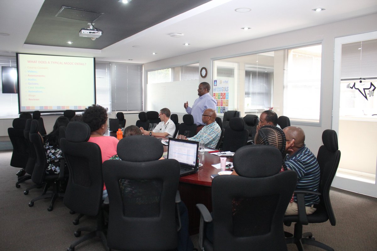 #MILE Senior Manager, Fezile Njokweni is sharing his knowledge on #MOOC. #BrownBag