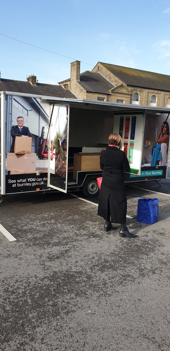 afrasiab_anwar's tweet photo. The @burnleycouncil streetscene team are outside @GhausiaBurnley today. Pop down if you want to report anything, order equipment or need advice. @LianPate @CllrLubna @IshtiaqMohammed @CllrRaja @CllrSobiaMalik @BurnleyLabour https://t.co/c879yHREFL