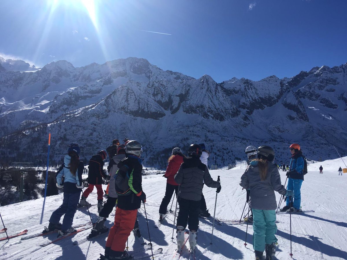 winstonski2019's tweet photo. everyone seems to be quite tired today #wcsc #skiing #pontedilegno #tired #italy https://t.co/OQHeR9o2nP