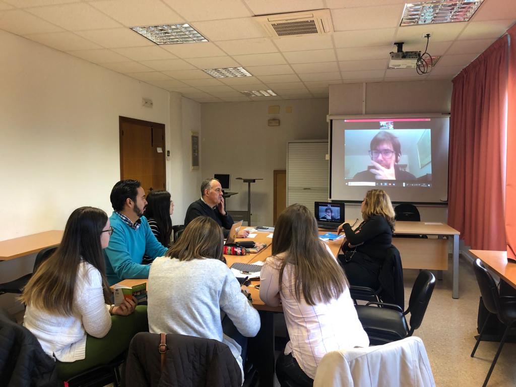 INeDITHOS's tweet photo. Aquest mes de febrer s’ha duit a terme la darrera reunió de l’equip de coordinació d’INeDITHOS👥 Estau molt atents a totes les nostres xarxes socials per veure totes les novetats!📲 #PedagogiaHospitalaria #EnfermedadesRaras #EERR #INeDITHOS https://t.co/qd39O7GmOn