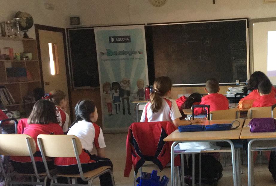 Seguimos desarrollando este año los talleres de #Aqualogía de #Aquona y sensibilizando en los colegios sobre el uso #sostenible del #agua. Hoy en #Zamora, donde este curso más de 400 niños han aprendido el valor del #agua